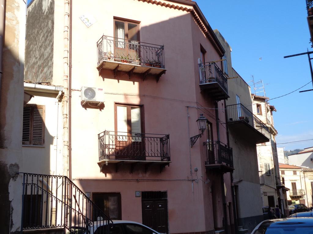 Casa Luigi Sergio - Affitto Breve Διαμέρισμα Santo Stefano di Camastra Δωμάτιο φωτογραφία